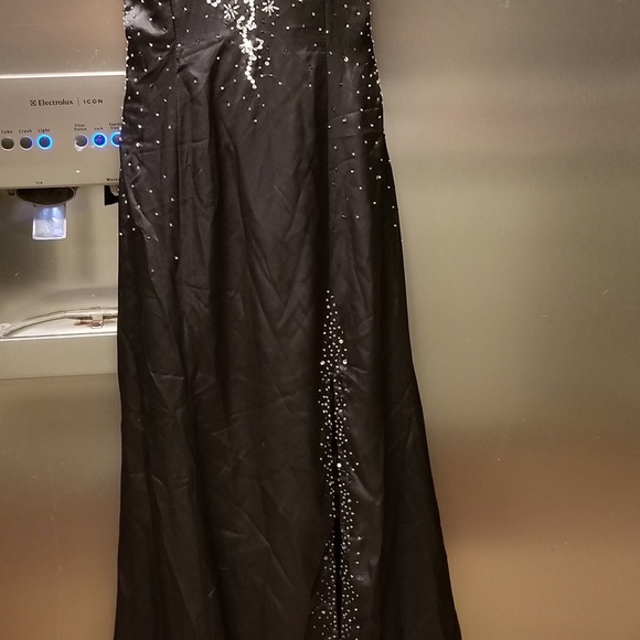 Black elegant night gown size 8 - Picture 2 of 5